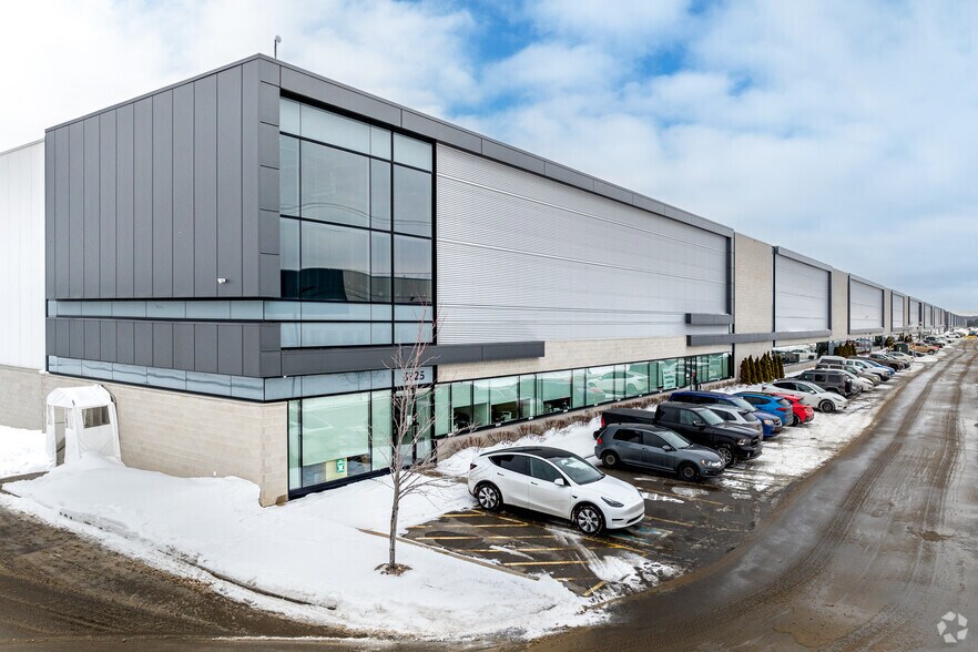 Primary Photo Of 3801-3825 Rue F.-X.-Tessier, Vaudreuil-dorion Distribution For Lease