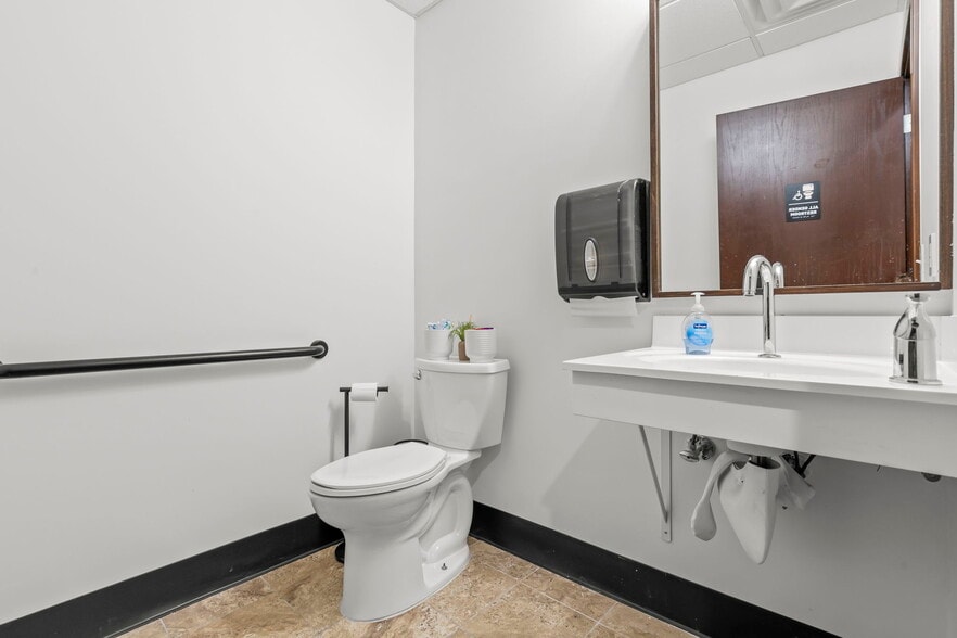 More Photos Of 73 E Wilson Bridge Rd, Worthington Office For Sale