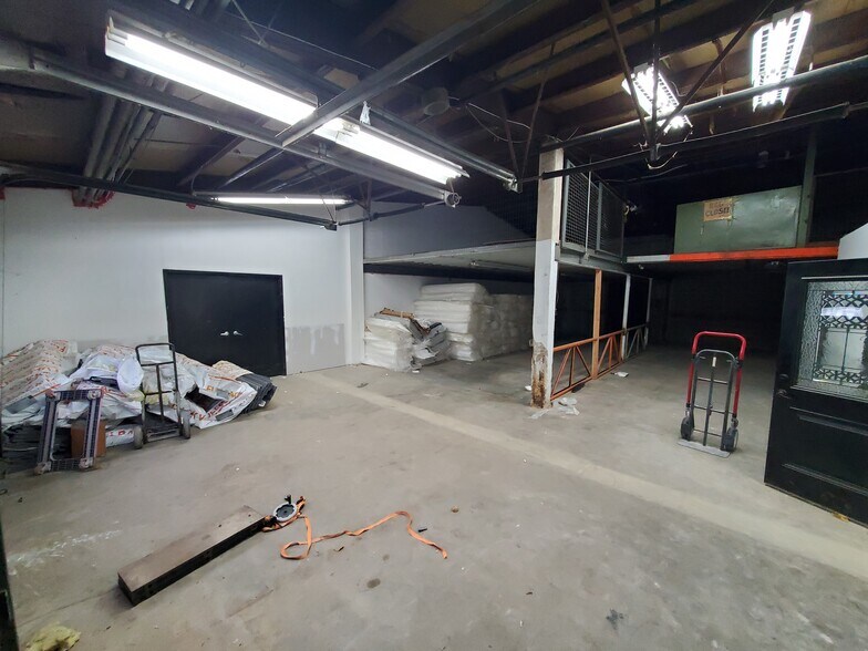 More Photos Of 9380 Watson Industrial Park, Crestwood Warehouse For Lease