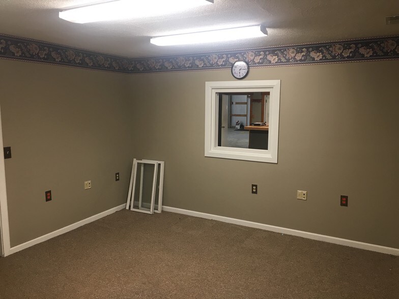 More Photos Of 903 Constitution Blvd, Beaver Falls Office For Lease