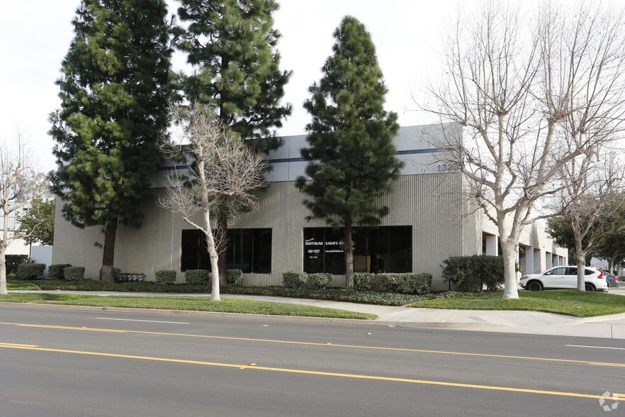 Primary Photo Of 1330 Flynn Rd, Camarillo Warehouse For Lease
