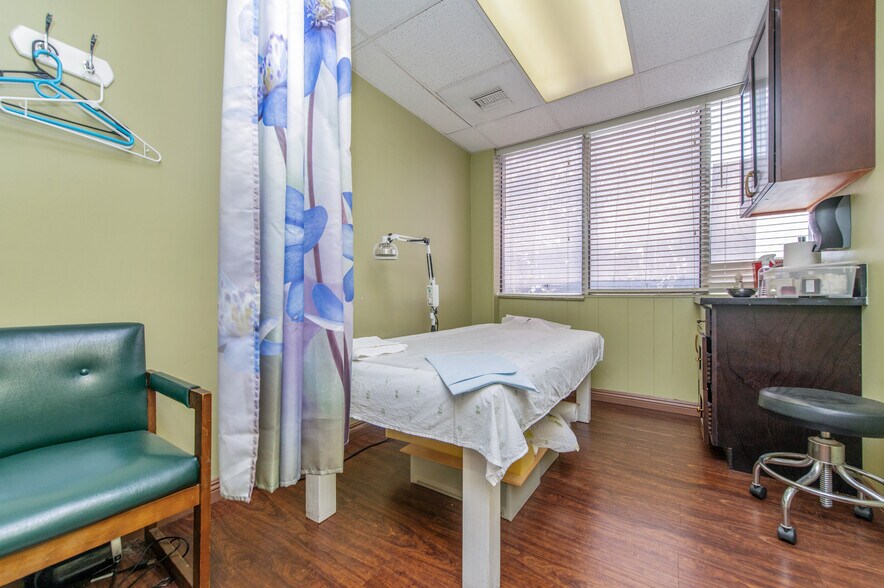 More Photos Of 4305 Torrance Blvd, Torrance Medical For Sale