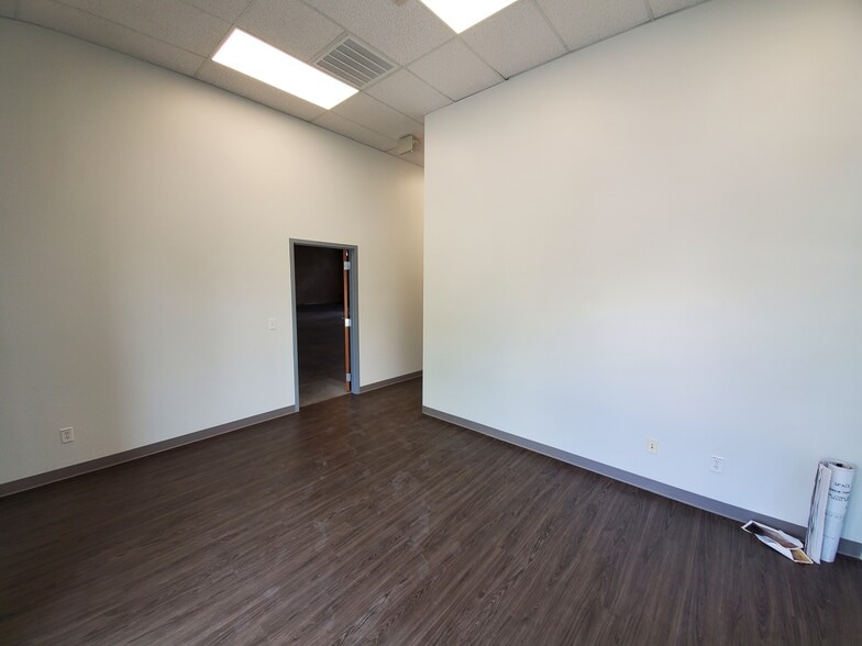 More Photos Of 6700 Guada Coma Dr, Schertz Distribution For Sale