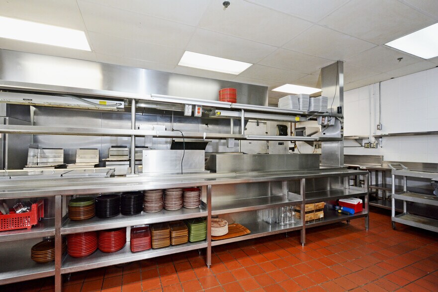 More Photos Of 1900 & 1924 Marshall St NE, Minneapolis Restaurant For Lease