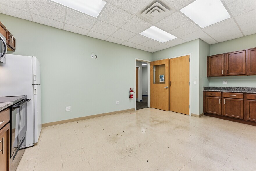 More Photos Of 24 Elise St, Westfield Flex For Lease