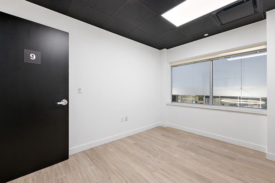 More Photos Of 801-803 W Big Beaver Rd, Troy Office For Lease