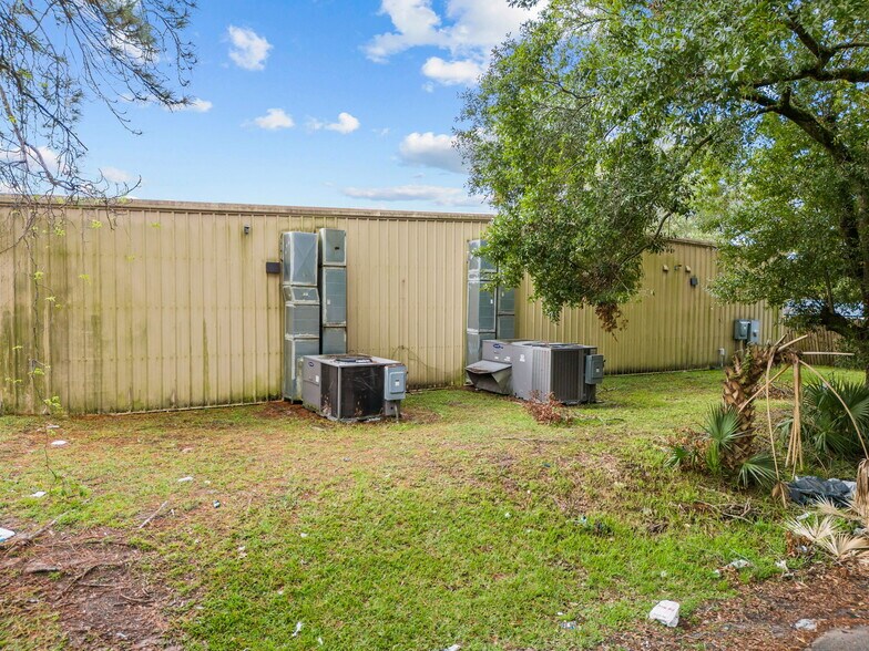 Primary Photo Of 1945 Kings Rd, Jacksonville Freestanding For Lease