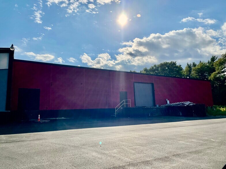 More Photos Of 198 Airport Rd, Fall River Warehouse For Lease