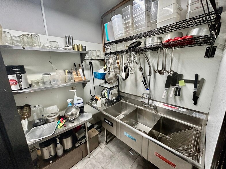 More Photos Of 3453 S Prairie Ave, Chicago Storefront Retail Residential For Lease
