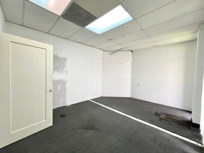More Photos Of 3425 NW 73rd Ave, Miami Office For Lease