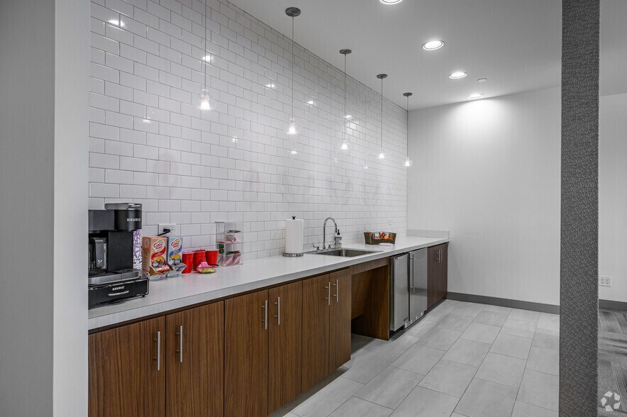 More Photos Of 10440 N Central Expy, Dallas Office For Lease