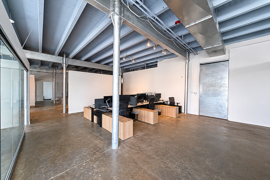 More Photos Of 1625-1627 Oak St, Kansas City Storefront Retail Office For Lease
