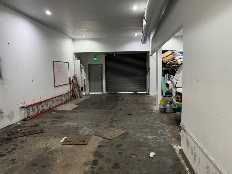 More Photos Of 9121 Woodman Ave, Arleta Storefront Retail Office For Sale