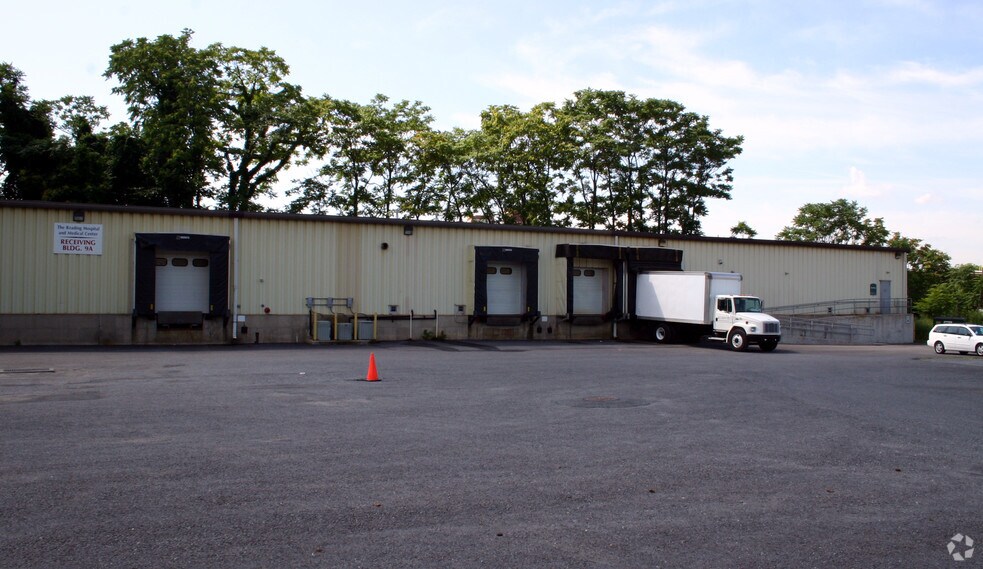 More Photos Of 220 N Park Rd, Wyomissing Warehouse For Lease