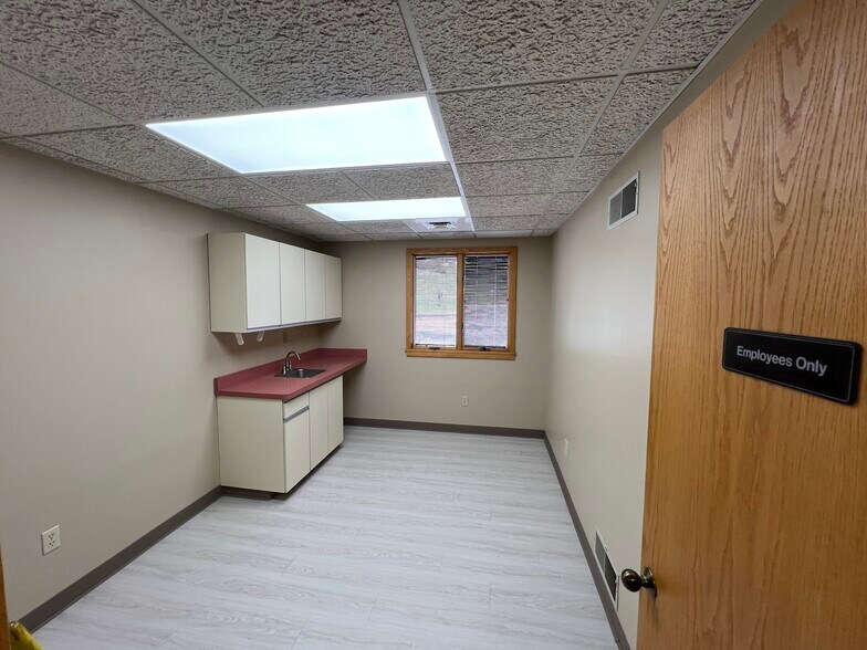More Photos Of 155 Mount Pleasant Rd, West Newton Medical For Lease