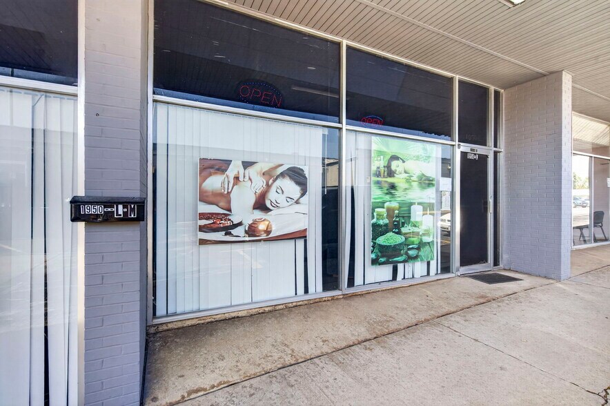 More Photos Of 1950 S Glenstone Ave, Springfield Storefront For Sale