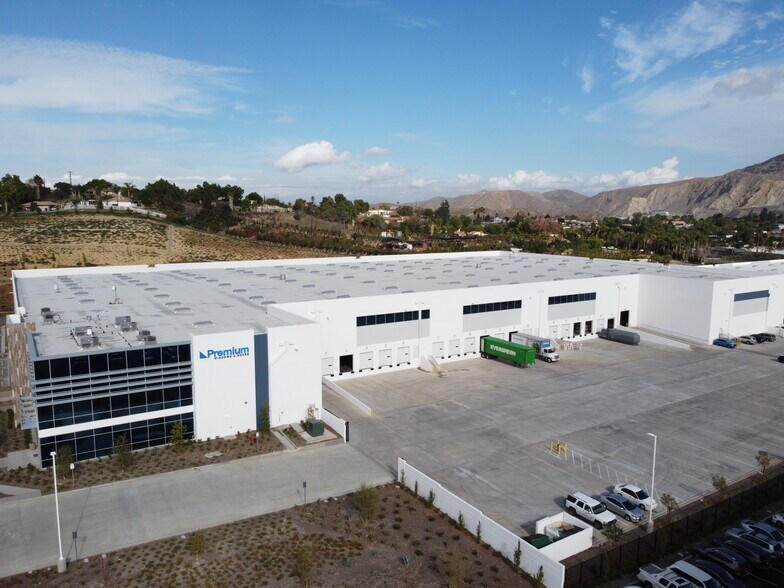 More Photos Of 15 Longitude Way, Corona Distribution For Lease