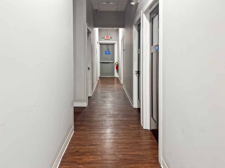 More Photos Of 15631-15653 S 94th Ave, Orland Park Coworking Space