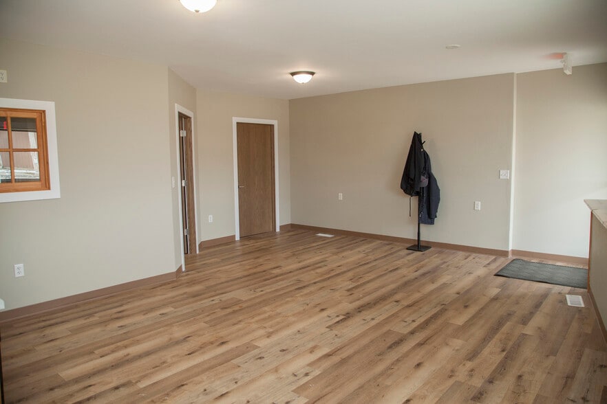 More Photos Of 705 Main St, Ridgeway Freestanding For Sale