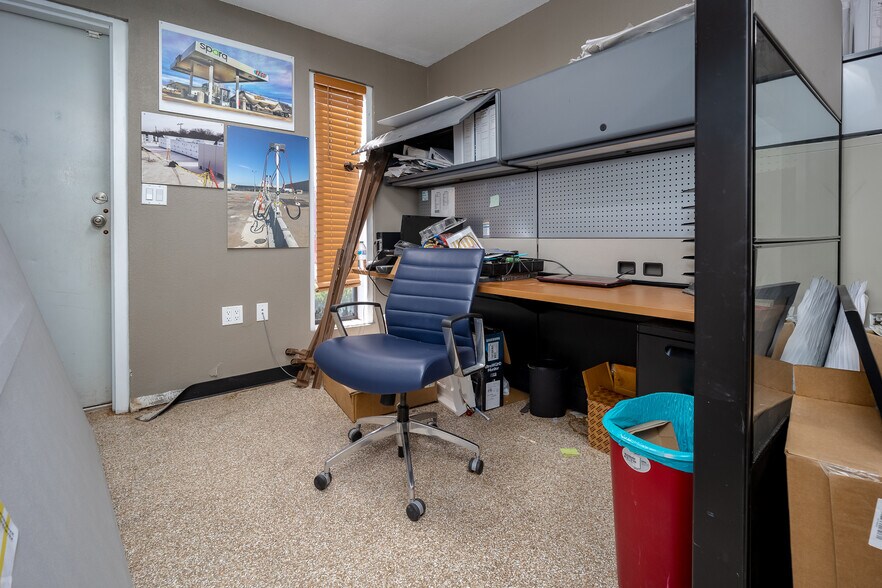 More Photos Of 319-323 NW 59th St, Oklahoma City Manufacturing For Sale