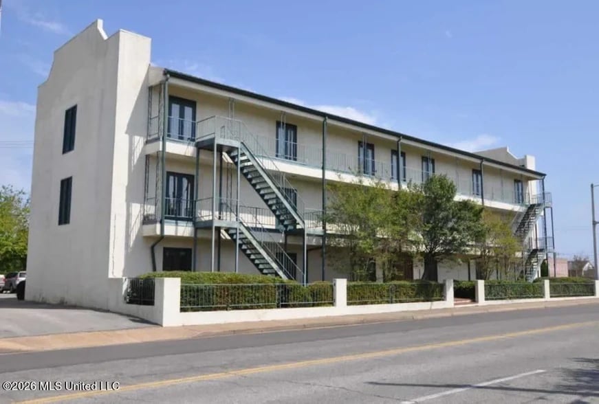 More Photos Of 178 Main St, Biloxi Office For Lease