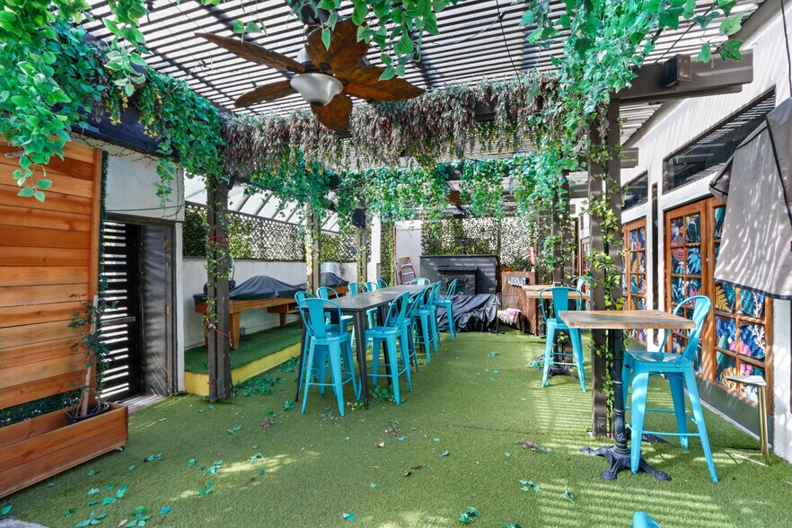 More Photos Of 1923 E Broadway, Long Beach Restaurant For Lease