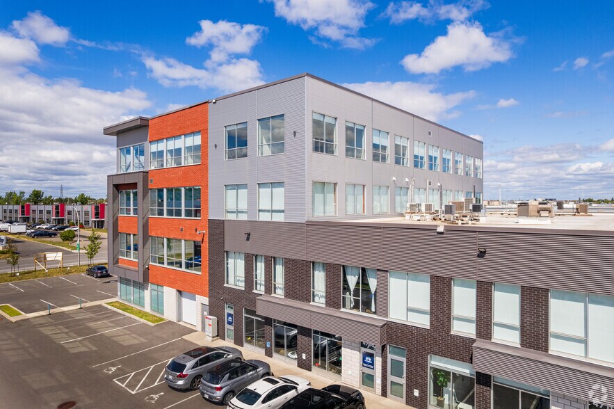 More Photos Of 4700-4762 Louis-B.-Mayer Rue, Laval Showroom For Sale