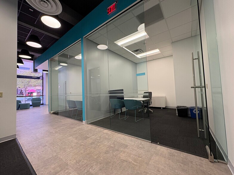 More Photos Of 221 N Kansas St, El Paso Office For Lease
