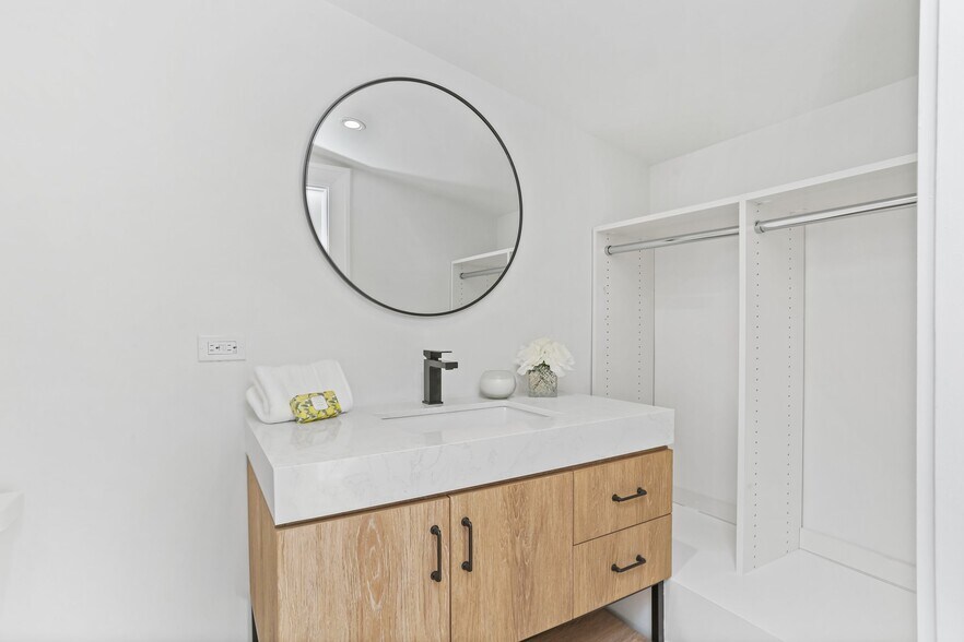 More Photos Of 25 Henry St, Greenwich Apartments For Sale