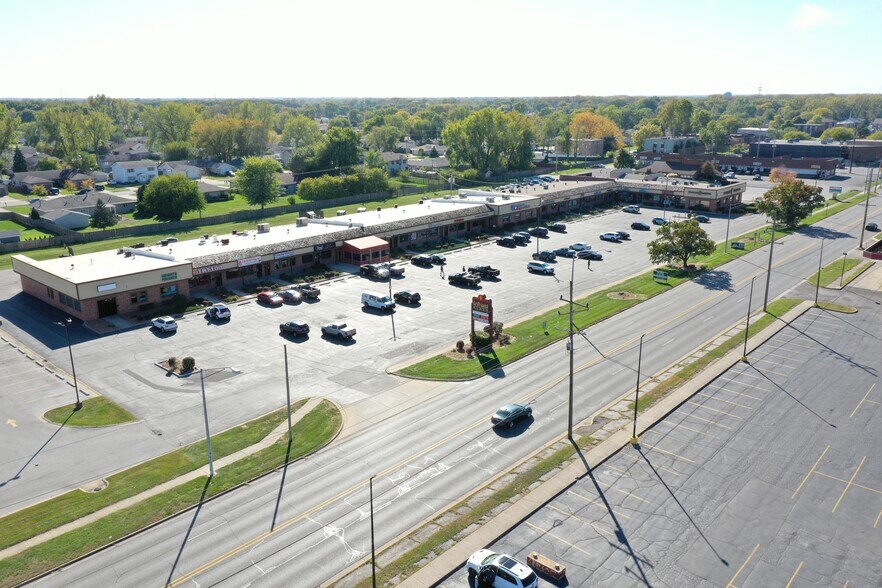 More Photos Of 1815-1957 W Glen Park Ave, Griffith Unknown For Lease