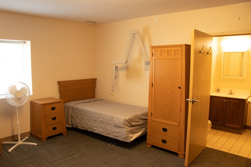 More Photos Of 140 Queen City Ave, Manchester Rehabilitation Center For Sale