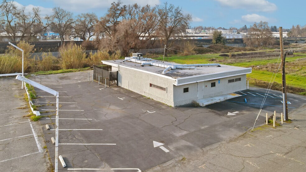More Photos Of 739 W Sacramento Ave, West Sacramento Bar For Sale