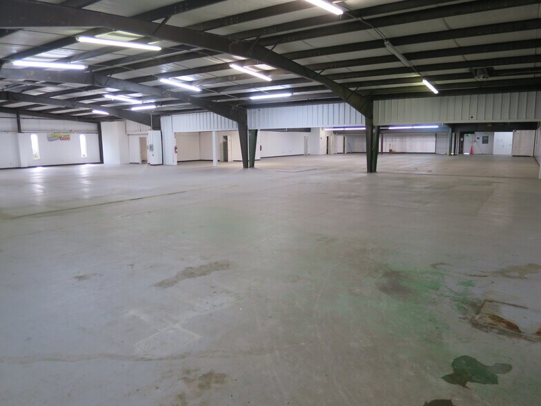 More Photos Of 871 S Cooper St, Memphis Light Distribution For Sale