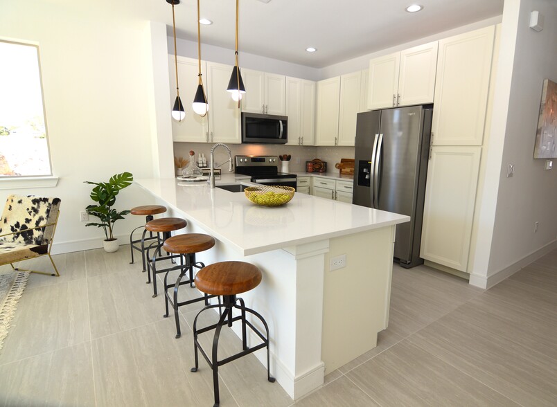 More Photos Of 100 Tesla Cir, Round Rock Apartments For Sale
