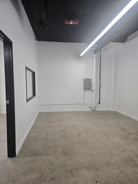 More Photos Of 4500 District Blvd, Vernon Manufacturing For Lease