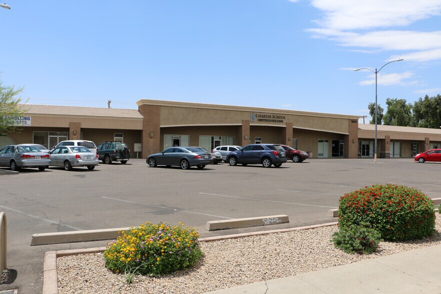 More Photos Of 12814 N 28th Dr, Phoenix General Retail For Lease