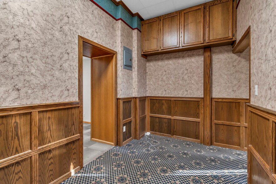 More Photos Of 112 S Pine St, Norborne Bank For Sale