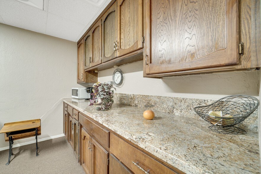 More Photos Of 5403-5405 N Pershing Ave, Stockton Medical For Lease