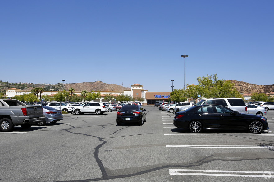 Primary Photo Of 31700 Grape St, Lake Elsinore Department Store For Lease