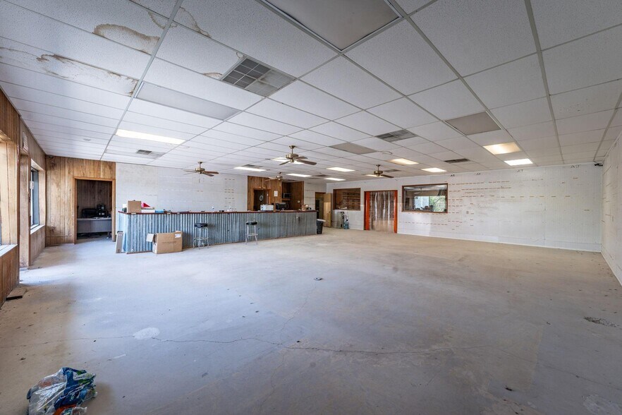 More Photos Of 1208 E Washington St, Stephenville Industrial For Sale