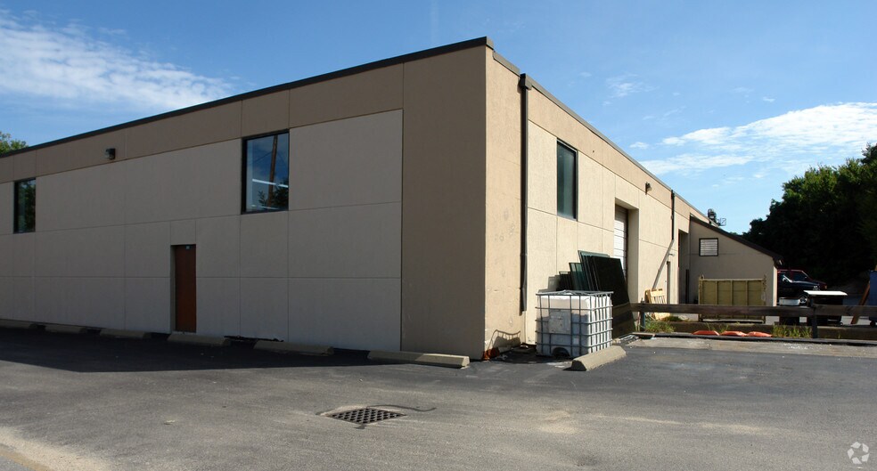 More Photos Of 123 Moore Rd, Weymouth Showroom For Lease