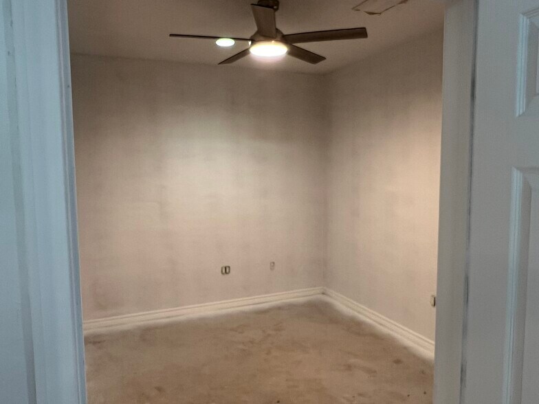 More Photos Of 17111 Highway 242, Conroe Self Storage For Lease