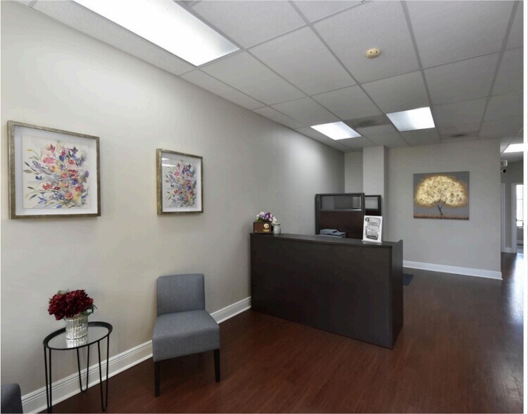 More Photos Of 16540 Pointe Village Dr, Lutz Storefront Retail Office For Lease