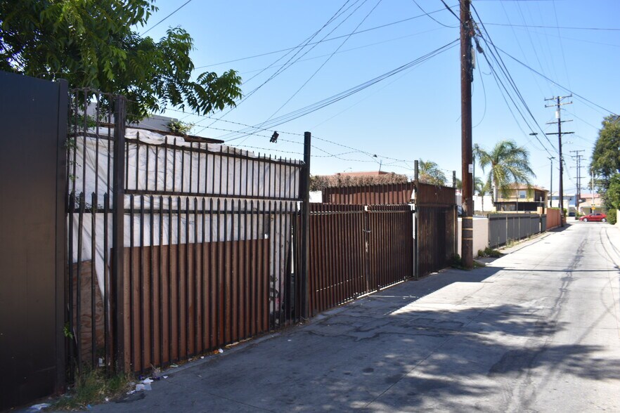 More Photos Of 6904 Atlantic Ave, Bell Storefront For Sale