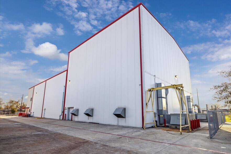 More Photos Of 1701-1707 Tidwell Rd, Houston Warehouse For Sale