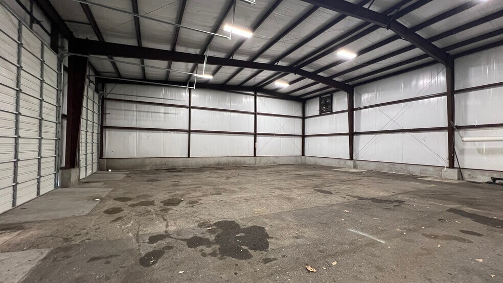 More Photos Of 1145 Brooks Rd, Memphis Mixed Retail For Sale