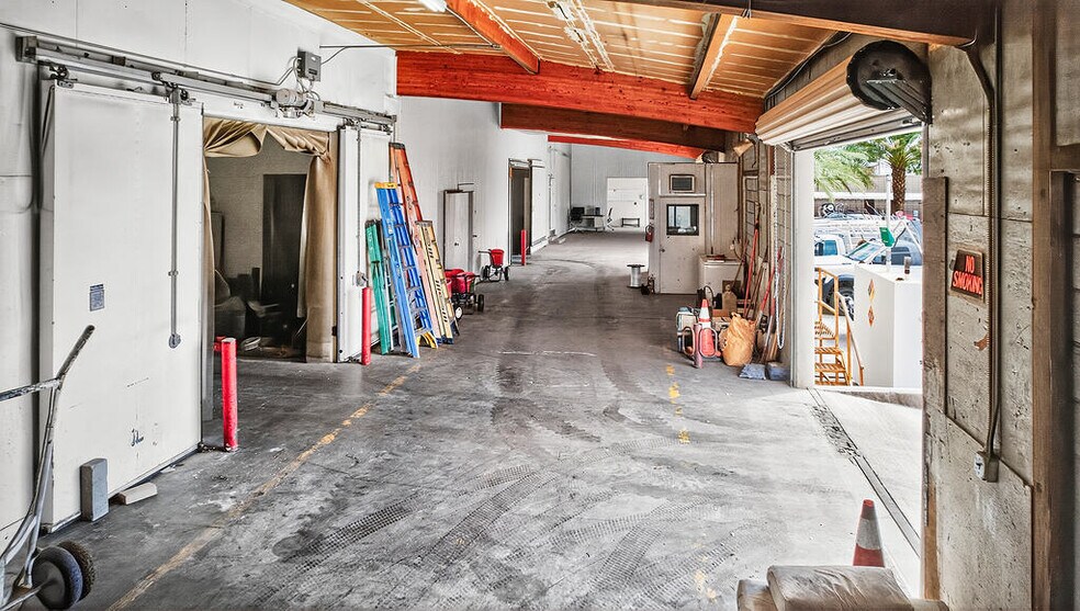 More Photos Of 81500 Industrial Pl, Indio Warehouse For Sale