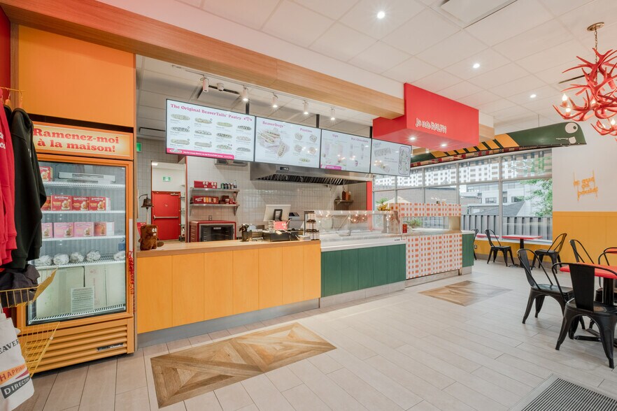 More Photos Of 50 Rue Merry N, Magog Restaurant For Sale