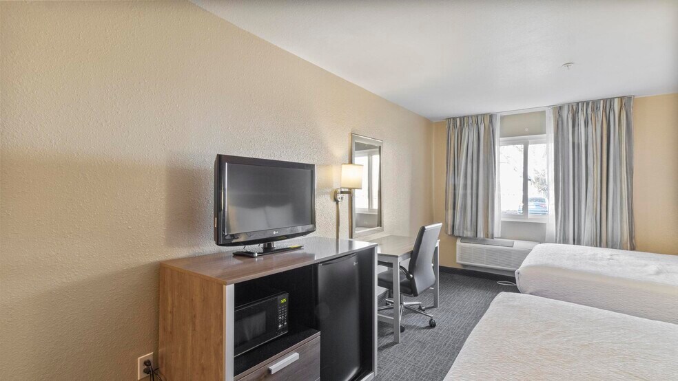 More Photos Of 1509 6th St, Wells Hotel For Sale