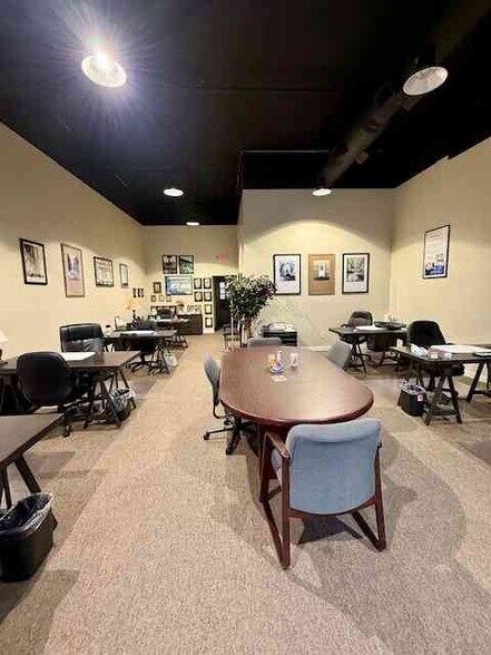 More Photos Of 253 Three Springs Dr, Weirton Flex For Lease